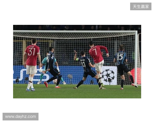 记者：因下赛季很大概率有欧冠踢，曼联想B费再至少留队1年